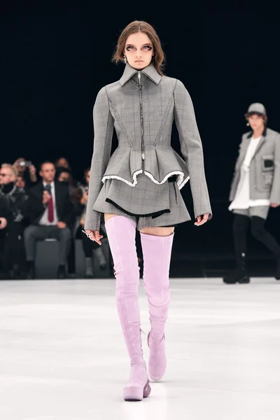 Look 25